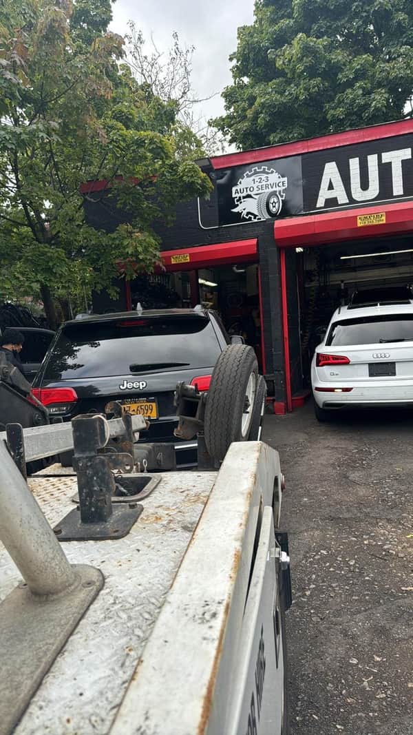 Jeep delivery on Jonuzi Towing flatbed
