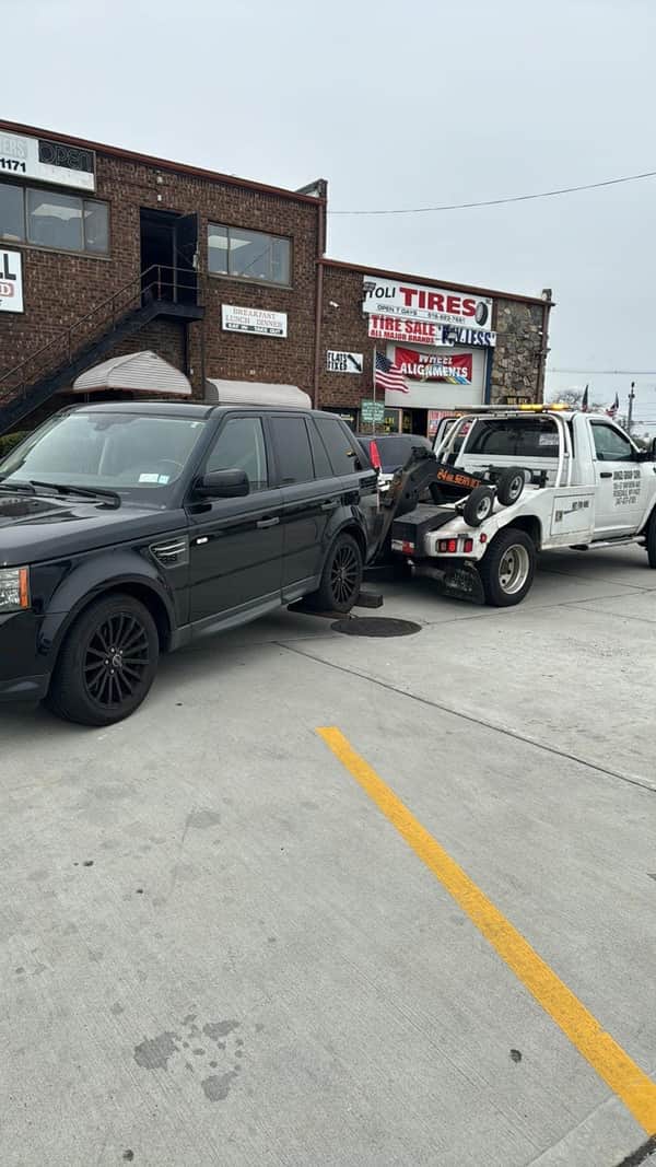Range Rover towed by Jonuzi Towing in Queens
